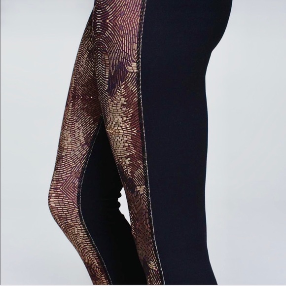 Lululemon Golden Goddess Wunder Under Crop - Sz 6 - Picture 4 of 7